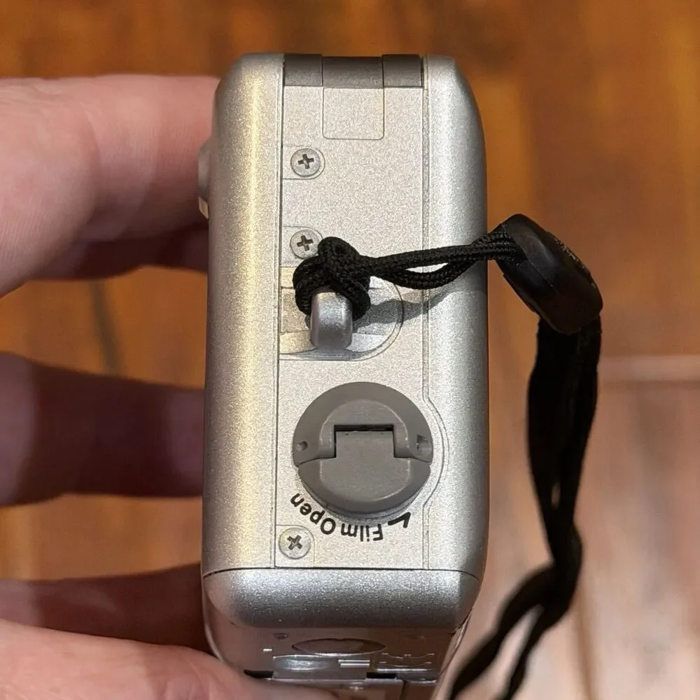 Vintage Frasier TV Show Cast & Crew Gift Canon Elph Jr. Silver Camera - Untested